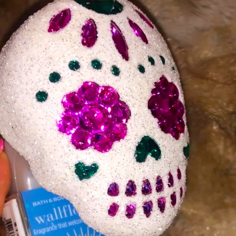 SUGAR SKULL NIGHTLIGHT
WALLFLOWER & ANY REFILL SCENT - Picture 5 of 9